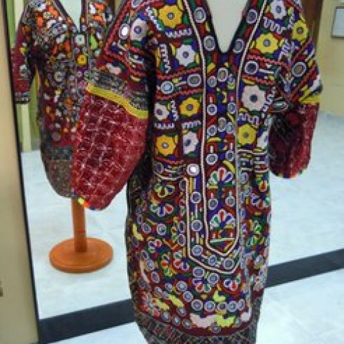 Vestido confeccionado con telas pakistaníes, trasero (2)