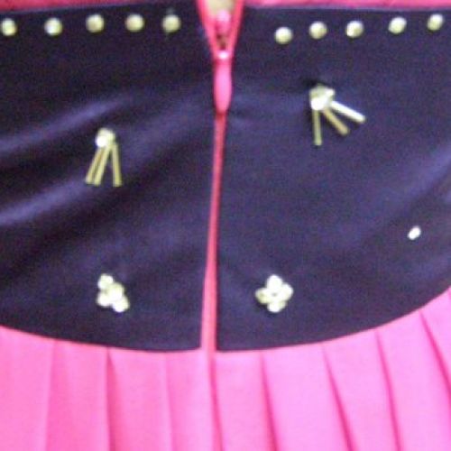 Vestido rosa y fajín morado, resultado final, detalle fajín trasero (confeccionado en el año 2012)