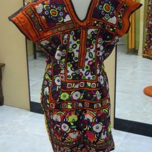 Vestido confeccionado con telas indias, trasero (2)