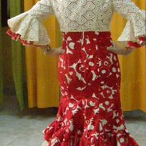 Traje de flamenca rojo, trasero, con chaquetilla (confeccionado en el año 2011)