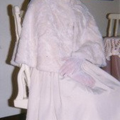 Traje de época (3) con capa