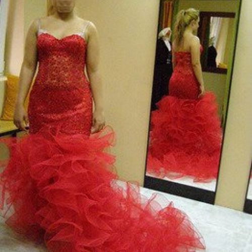 Vestido de fiesta rojo, visto de frente (1). (Confeccionado en el año 2010)