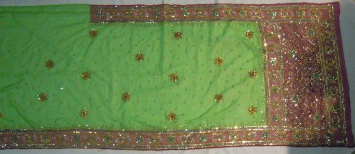 Sari vintage de India verde y rosa con bordado en lentejuela dorada y cuentas
