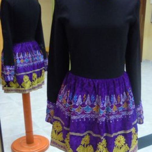 Vestido realizado con telas afganas y punto, delantero