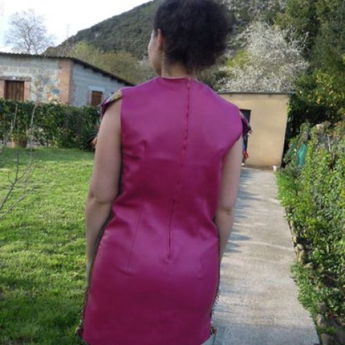 Vestido étnico vintage confeccionado con telas de India bordada con trabajo de espejos y cuero (2)