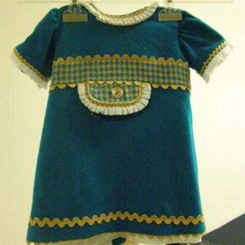 Colección Otoño Azul 2010. Vestido con bolsillo y puntillas, delantero (1)