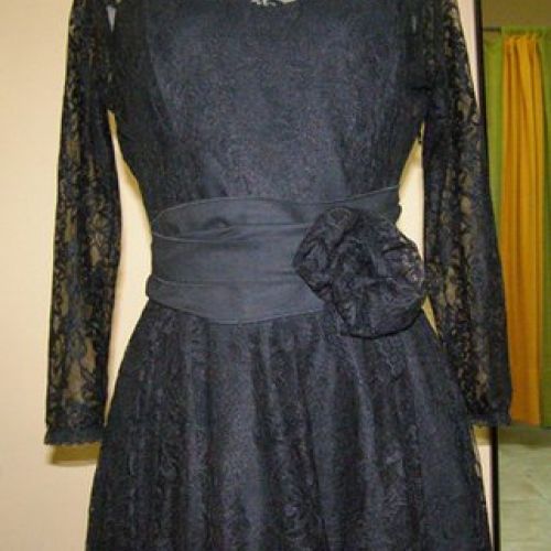 Vestido encaje negro con fajín, detalle del fajín (3)
