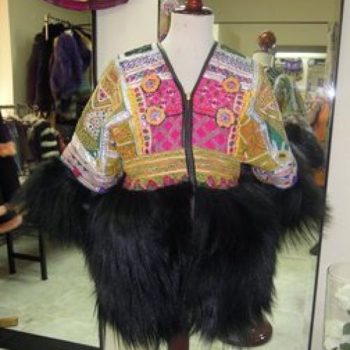 Chaqueta confeccionada con telas de Afganistán y pelo de cabra del Himalaya