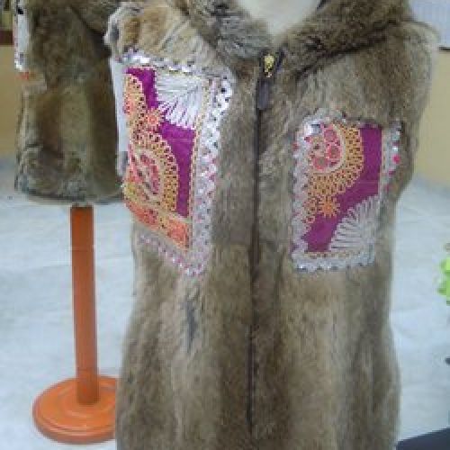 1  Chaleco reformado con telas afganas