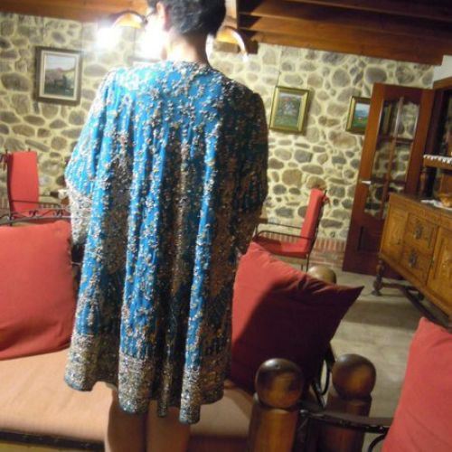 Abrigo joya confeccionado con saree de India (trasero)