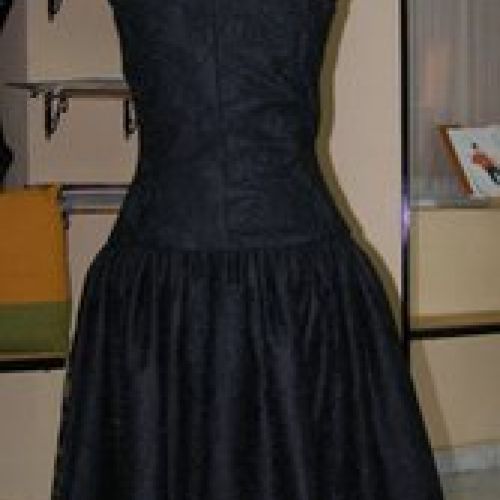 Vestido de encaje negro (trasero) (Confeccionado en el año 2012)