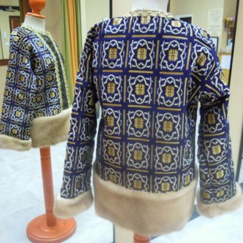 Abrigo realizado con tela turca y visón, trasero