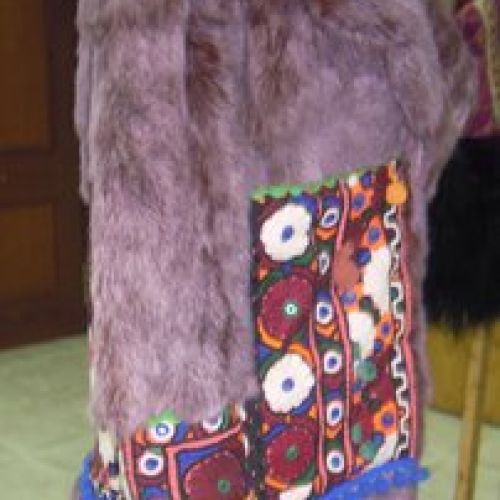 Abrigo de piel de conejo customizado con telas vintage de India (lateral)