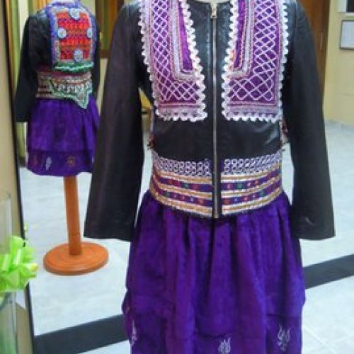 Chaqueta de cuero adornada con telas y abalorios afganos, delantero