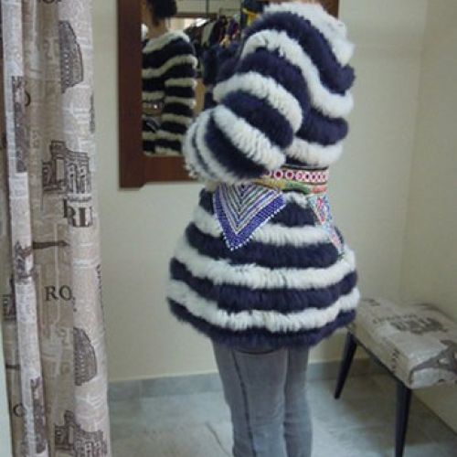 Abrigo étnico vintage confeccionado a ganchillo y pelo con adoros afganos (lateral)