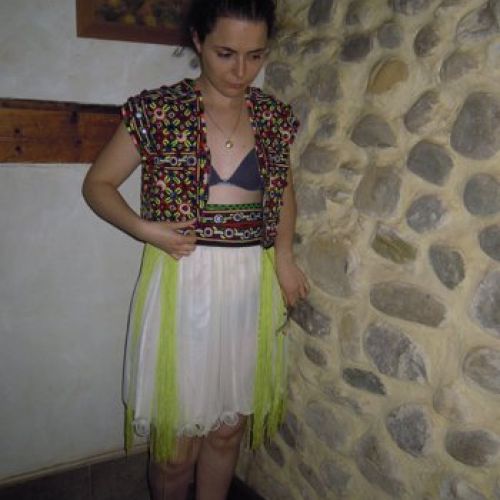 Falda tulipán confeccionada con telas de India y tul