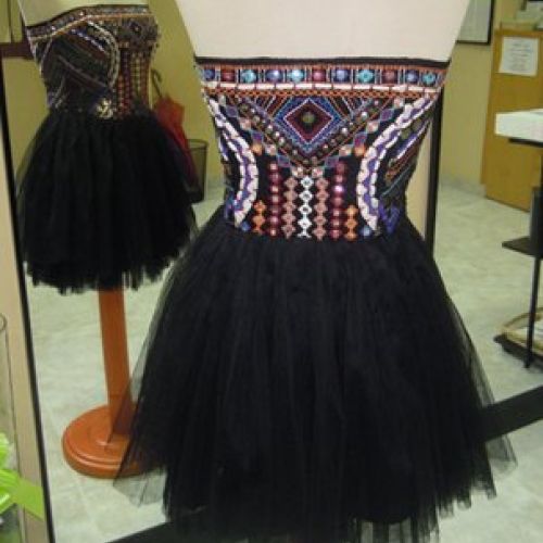 Vestido palabra de honor con falda de tul (trasero)