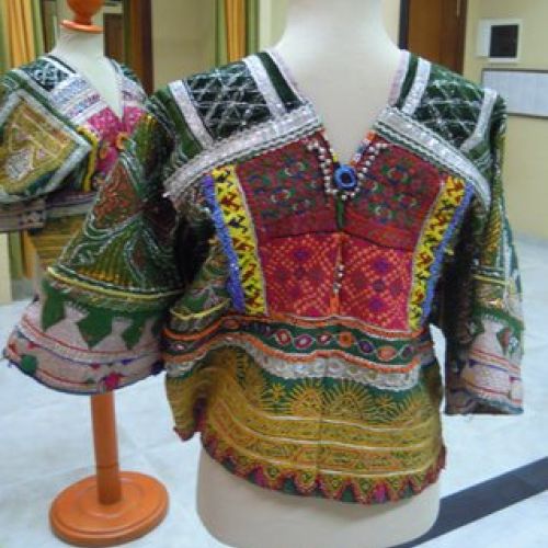 Chaqueta confeccionada con telas afganas, trasero