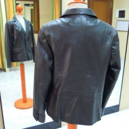 2  Aspecto inicial: cazadora de cuero (trasero)