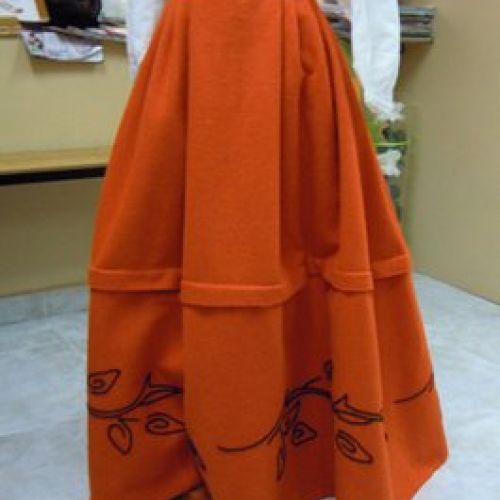 Falda de campurriana, bordado de rama
