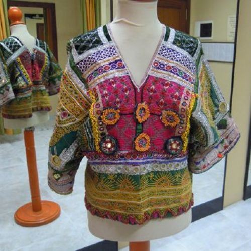 Chaqueta confeccionada con telas afganas, delantero