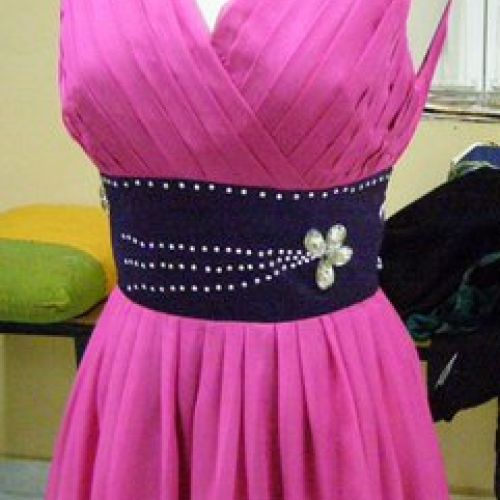 Vestido rosa y fajín morado, proceso bordado con pedreria y swaroski, 3 (confeccionado en el año 2012)