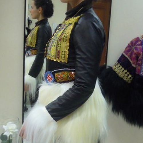3 Cazadora de cuero customizada con telas afganas y piel de cabra del Himalaya