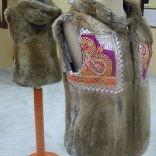 2  Chaleco reformado con telas afganas