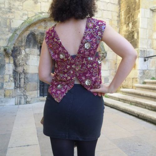 Top joya confeccionado con saree de India (trasero)