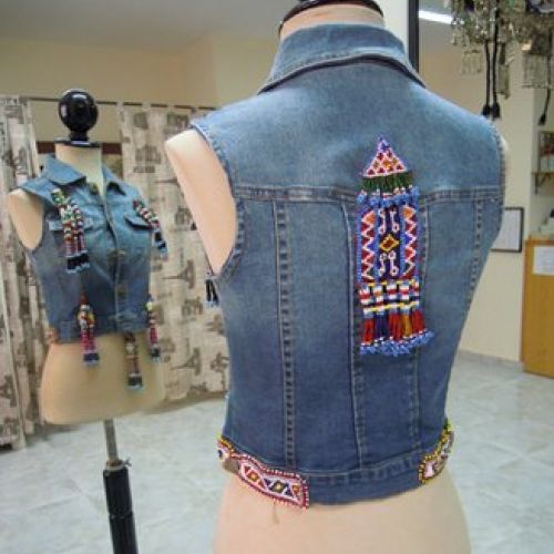 Chaleco vaquero adornado con abalorios afganos (trasero)