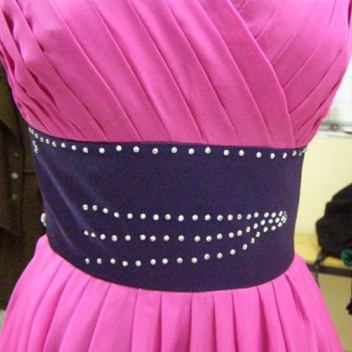 Vestido rosa y fajín morado, proceso bordado con pedreria y swaroski, 2 (confeccionado en el año 2012)