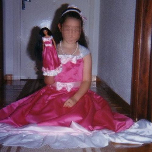 Muñeca con vestido de Cenicienta con niña con el mismo disfraz