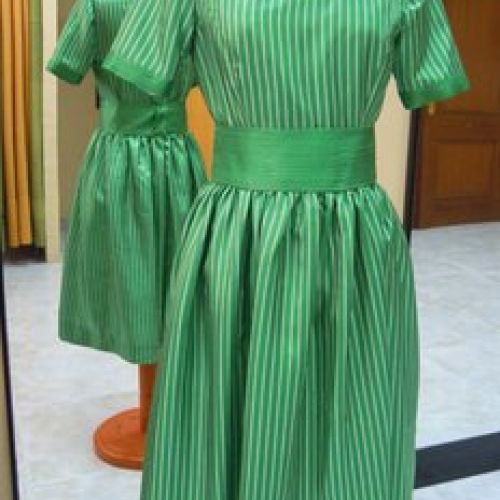 Vestido fruncido con fajín (delantero)