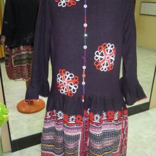 Vestido confeccionado con telas indias, delantero