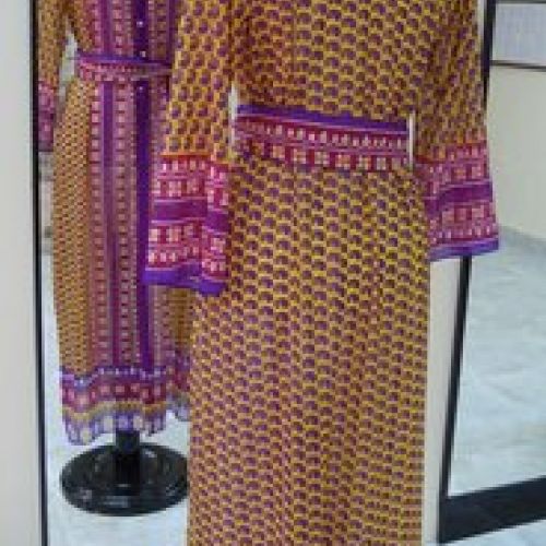 Vestido camisero confeccionado con tela de sari (trasero)