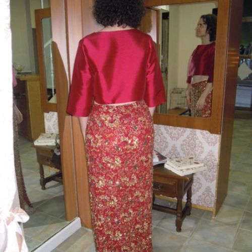 Falda joya confeccionada con saree de India y cuerpo de tafetán (trasero)