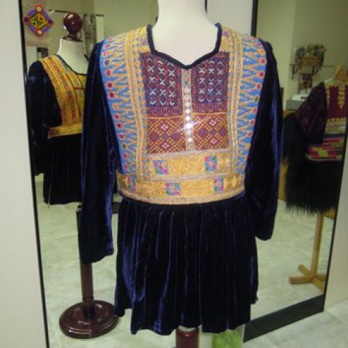 Vestido de terciopelo con pechera de Afganistán (trasero)