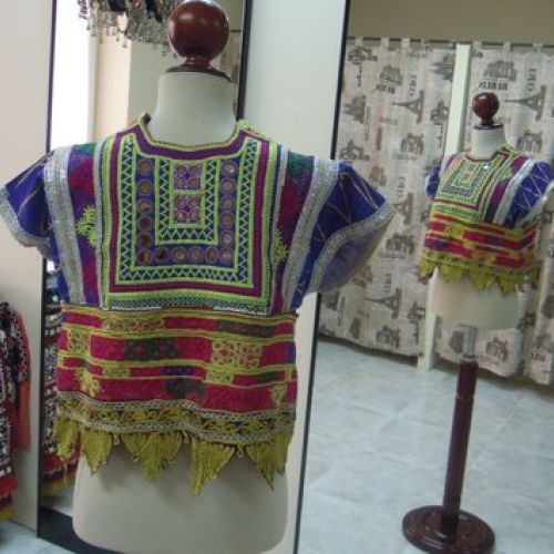 Top confeccionado con telas afganas (trasero)