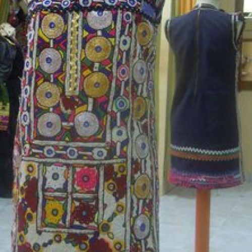 Vestido realizado con tela india y vaquera, delantero (1)
