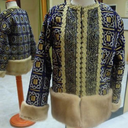 Abrigo realizado con tela turca y visón, delantero