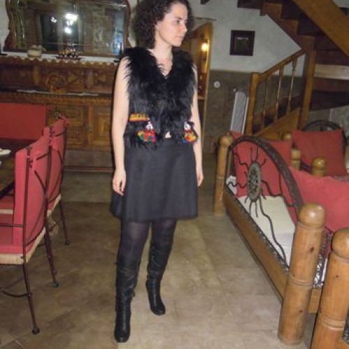 Chaleco étnico de pelo de conejo de angora con adornos de abalorios afganos (delantero)