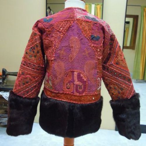 Abrigo confeccionado con tapiz de la India y piel de visón (trasero)